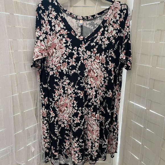 Popana Dresses & Skirts - Popana Casual Floral Dress